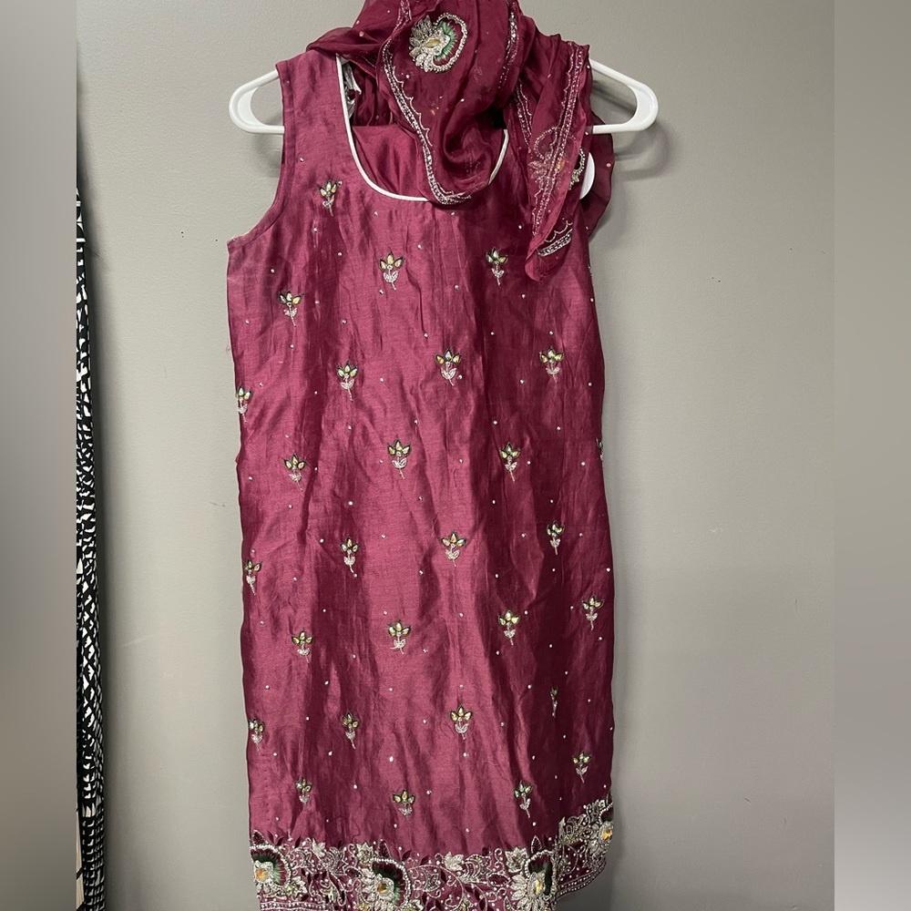 Silk tunic with beautiful, matching scarf and pants